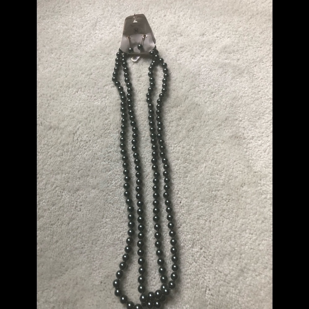 Classy faux Pearls Dark Green with Earrings